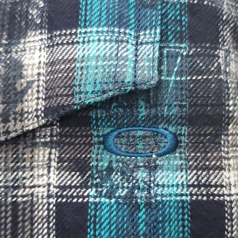 Oakley mens Quilted Teal/ Black Flannel Jacket, size Medium - Picture 2 of 4